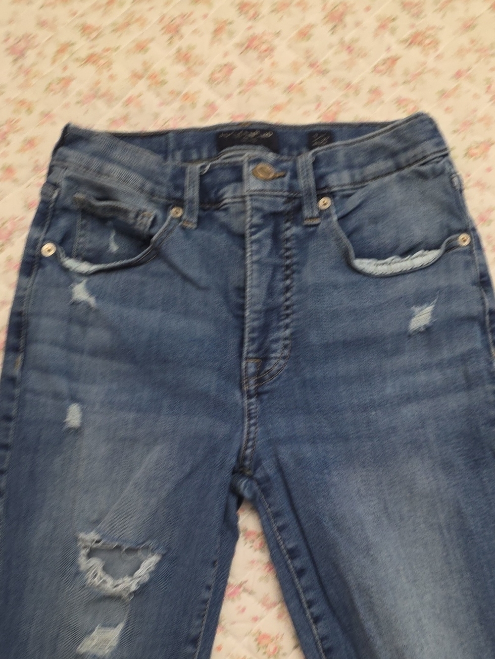 Lucky Brand Distressed High-Rise Blue Jeans